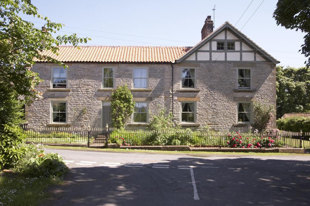 The Cornmill Hotel Kirkbymoorside Buitenkant foto